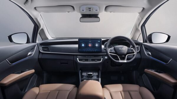 BYD M6 - Gambar 2